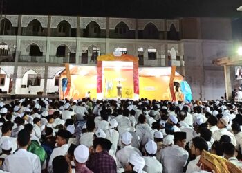 Keluarga Besar Pondok Pesantren Darul Munawwarah menyelenggarakan peringatan Tahun Baru Islam 1 Muharram 1446 H di Halaman Kampus Ma'had Aly, Pidie Jaya, Selasa (09/07/2024).