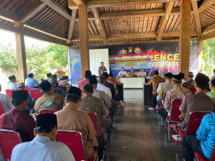 Dalam rangka menjalin sinergitas kemitraan Polri dengan Pemerintah dan masyarakat untuk menciptakan situasi kamtibmas yang kondusif, Polresta Banyumas Polda Jateng menggelar Pembinaan Da’i Kamtibmas di pendopo Polresta Banyumas, Selasa (9/7/24).