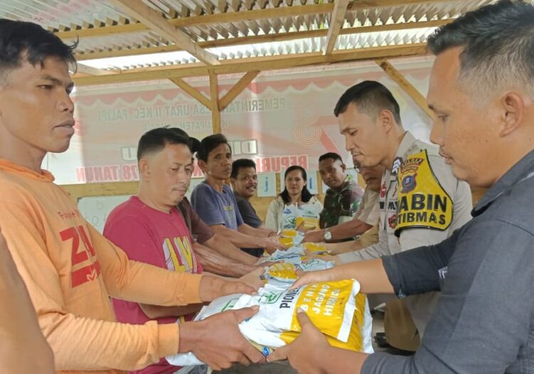 Personel Polsek Palipi meningkatkan hubungan baik dengan masyarakat melalui berbagai kegiatan pelayanan dan pengamanan. Pada hari ini, kegiatan tersebut berlangsung aman dan lancar di wilayah hukum Polsek Palipi. Rabu, (10/07/2024)