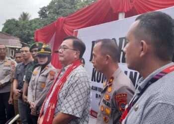 Polsek Mapanget di bawah naungan Polresta Manado mendapatkan kehormatan dengan menerima visitasi dari tim Kompolnas dalam rangka penilaian Kompolnas Awards Tahun 2024. Kegiatan ini dilaksanakan pada hari Rabu, 10 Juli 2024, bertujuan untuk menilai kinerja serta inovasi yang telah dilakukan oleh Polsek Mapanget dalam memberikan pelayanan terbaik kepada masyarakat.