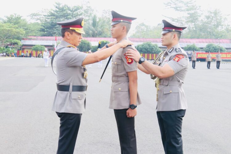 Kapolda Sumsel Irjen Pol A Rachmad Wibowo memimpin upacara pelantikan dan pengambilan sumpah kepada 167 Bintara Diktuba Polri gelombang I TA 2024 bertempat di SPN Betung Polda Sumsel Jalan Taja Jaya Raya I Kecamatan Betung Kabupaten Banyuasin Sumatera Selatan Kamis (11/7/2024).