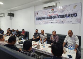 Ketua Komisi Independen Pemilihan (KIP) Nagan Raya, Danda Runtaka saat menggelar coffe morning dengan para wartawan yang bertugas dalam Kabupaten setempat. Kegiatan coffe morning tersebut, berlangsung Kamis (11/7/2024) di Jeep Kupi II Gampong Lung Baro Kecamatan Suka Makmue.