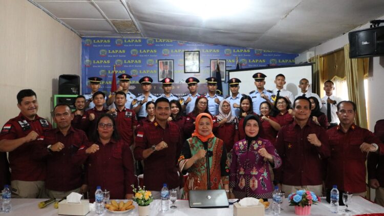 Direktur Politeknik Ilmu Pemasyarakatan (POLTEKIP), Rachmayanthy beserta Tim memimpin memonitoring dan mengevaluasi Taruna POLTEKIP di Lingkungan Kantor Wilayah Kementerian Hukum dan HAM Sumatera Utara, Kamis,(11/07/2024).