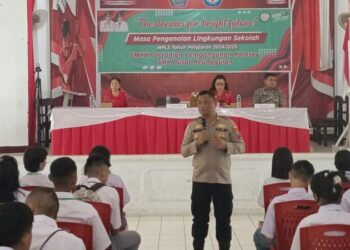 Sekolah Menengah Kejuaraan Negeri (SMKN) Pertanian Pembangunan Desa Kalasey Satu, Kecamatan Mandolang, Kabupaten Minahasa menjadi saksi pelaksanaan penyuluhan hukum yang diselenggarakan oleh Polsek Pineleng Polresta Manado. Acara ini dihadiri oleh sekitar 250 siswa dari SMKN Pertanian Pembangunan Kalasey, para tenaga pengajar, serta tokoh-tokoh penting seperti Kapolsek Pineleng Iptu Ronald Hinonaung S.Kep dan Kepala Sekolah Ibu Hernie Onibala Sapi, MSI.