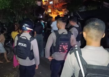 Rayon Samapta Polresta Manado dengan sigap merespon laporan yang diterima melalui Call Center 110/112 mengenai keluhan musik yang diputar terlalu keras oleh Sek Wanea di Kelurahan Ranotana Weru, Lingkungan 4. Laporan tersebut diterima pada hari Rabu, (10/7/2024) malam.