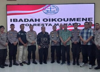 Polresta Manado kembali menggelar kegiatan Pembinaan Rohani dan Mental (Binrohtal) sebagai bagian dari upaya meningkatkan ketakwaan dan kebersamaan di kalangan personelnya. Kegiatan yang berlangsung di Aula Polresta Manado ini diikuti oleh seluruh anggota kepolisian, dari tingkat perwira hingga bintara, Kamis (11/7/2024).