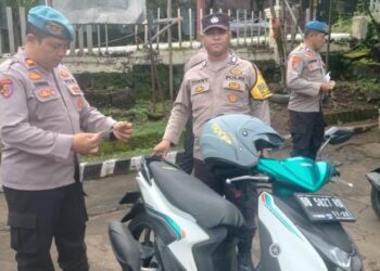 Kasi Propam Polresta Manado Iptu Sudartami, bersama dengan timnya, melaksanakan kegiatan Gaktibplin di sejumlah Polsek di bawah naungan Polresta Manado. Kegiatan ini bertujuan untuk menegakkan disiplin dan ketertiban di kalangan personel kepolisian yang bertugas di wilayah tersebut, Sabtu (13/7/2024).