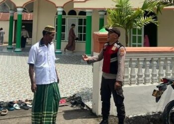 Polsek Wori Polresta Manado melaksanakan giat Program Unggulan Polresta Manado, yakni Pos Paja Somat (Polisi Pantau Gereja & Sholat Jumat), di wilayah hukum Polsek Wori. Kegiatan ini berlangsung dari pukul 12.00 hingga 13.00 WITA, dengan fokus di Masjid Al Badar, Desa Tiwoho, Kecamatan Wori, Kabupaten Minahasa Utara, Jumat (12/7/2024).
