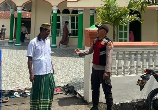 Polsek Wori Polresta Manado melaksanakan giat Program Unggulan Polresta Manado, yakni Pos Paja Somat (Polisi Pantau Gereja & Sholat Jumat), di wilayah hukum Polsek Wori. Kegiatan ini berlangsung dari pukul 12.00 hingga 13.00 WITA, dengan fokus di Masjid Al Badar, Desa Tiwoho, Kecamatan Wori, Kabupaten Minahasa Utara, Jumat (12/7/2024).