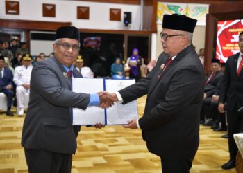Kementerian Dalam Negeri (Kemendagri) menerbitkan surat keputusan (SK) untuk perpanjangan masa jabatan Dr. Drs. Mahyuzar, MSi sebagai penjabat (Pj) Bupati Aceh Utara. Sebagai mana diketahui, penyerahan SK tersebut dilaksanakan oleh Pj Gubernur Aceh, Bustami Hamzah, pukul 11.00 WIB, Minggu (14/7/2024), Anjong Mon Mata Kompleks Meuligoe Gubernur Aceh, Kota Banda Aceh.