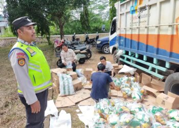 Sekitar pukul 10.30 WIB, bertempat di halaman Kantor Camat Rantau Panjang, berlangsung kegiatan Operasi Pasar Murah yang diselenggarakan oleh Dinas Perindustrian, Perdagangan, Koperasi, dan UMKM Kabupaten Ogan Ilir. Acara ini dihadiri oleh sejumlah pejabat penting, termasuk Wakil Bupati Kabupaten Ogan Ilir, H. Ardani, S.H., M.H., Kalaksa BPBD Kabupaten Ogan Ilir, perwakilan dari Dinas Pertanian Bidang Ketahanan Pangan, serta Camat Rantau Panjang.