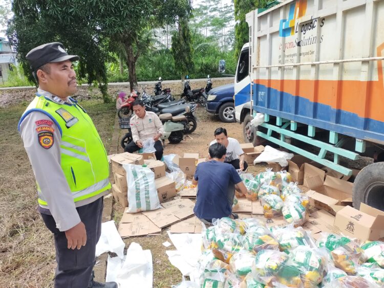 Sekitar pukul 10.30 WIB, bertempat di halaman Kantor Camat Rantau Panjang, berlangsung kegiatan Operasi Pasar Murah yang diselenggarakan oleh Dinas Perindustrian, Perdagangan, Koperasi, dan UMKM Kabupaten Ogan Ilir. Acara ini dihadiri oleh sejumlah pejabat penting, termasuk Wakil Bupati Kabupaten Ogan Ilir, H. Ardani, S.H., M.H., Kalaksa BPBD Kabupaten Ogan Ilir, perwakilan dari Dinas Pertanian Bidang Ketahanan Pangan, serta Camat Rantau Panjang.