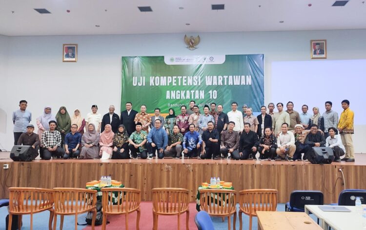 31 Wartawan mengikuti Uji Kompetensi Wartawan Angkatan 10 yang diselenggarakan Lembaga Uji Kompetensi Wartawan Universitas Muhammadiyah Bandung (LUKW UMJ) di Aula KH Ahmad Dahlan Sabtu- Ahad (13-14/7/2024).