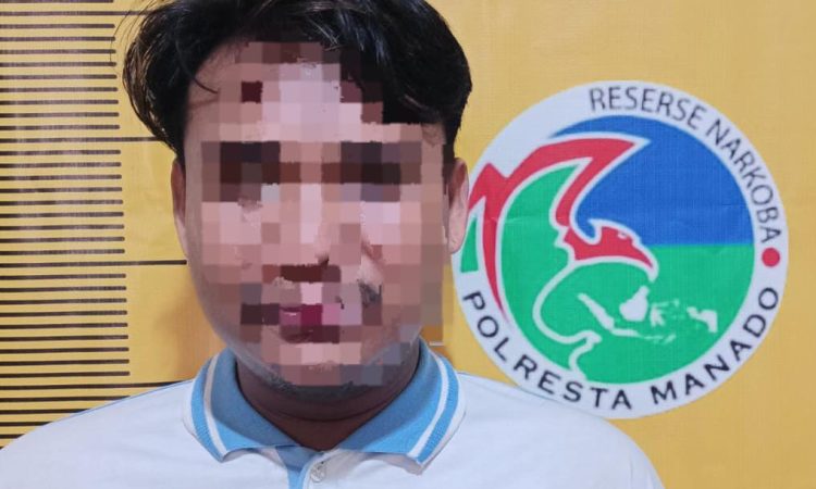 Tim Reserse Narkoba Polresta Manado berhasil melakukan penangkapan terhadap peredaran obat keras jenis THRYHEXYPENIDYL. Informasi awal diperoleh dari masyarakat bahwa seorang lelaki bernama JUN, berusia 27 tahun, tinggal di Kelurahan Bailang, Kecamatan Bunaken, Kota Manado, diduga memiliki dan mengedarkan obat tersebut, Jumat (12/7/24)
