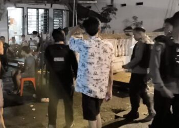 Personel Patroli dari Rayon Polresta Manado telah meluncurkan program inovatif yang dikenal sebagai Sibulan, yang bertujuan untuk mengatasi keamanan dan ketertiban masyarakat (kamtibmas) dengan fokus pada penanggulangan pemabuk jalanan. Kegiatan rutin yang ditingkatkan (KRYD) ini dilaksanakan sebagai bagian dari upaya Polri dalam menciptakan kondisi yang aman dan nyaman bagi warga, Sabtu (13/7/2024) malam.