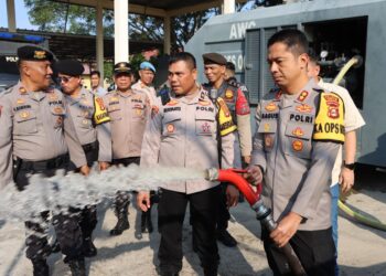 Kapolres Ogan Ilir, AKBP Bagus Suryo Wibowo, S.I.K., melakukan pengecekan peralatan pemadam kebakaran lahan di Mapolres Ogan Ilir. Kegiatan ini dilakukan sebagai persiapan menghadapi potensi kebakaran hutan dan lahan (karhutla) yang kerap terjadi di wilayah kabupaten ogan ilir.