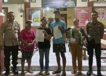 Polsek Bunaken, Manado, melakukan langkah berarti dalam menyelesaikan permasalahan yang dihadapi oleh warga binaan dengan pendekatan problem solving. Keberhasilan ini terjadi setelah Bhabinkamtibmas setempat, aktif berkomunikasi dan mendengarkan keluhan yang dialami oleh warga binaan di kawasan tersebut, Minggu (14/7/2024) malam.