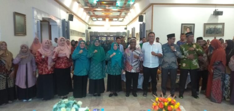 Penjabat Bupati Aceh Utara Dr Mahyuzar, MSi, membuka kegiatan Sekolah Samara (Sakinah Mawaddah Warahmah), bertempat di aula Pendopo Bupati, Rabu, 17 Juli 2024.
