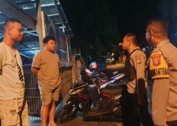 Polsek Tuminting kembali menunjukkan komitmennya dalam menjaga ketertiban dan keamanan masyarakat dengan meluncurkan Program Inovasi Baronang. Program ini, yang juga dikenal sebagai “Bhayangkara Ronda Sambang”, bertujuan untuk secara aktif mencegah gangguan kamtibmas di wilayah tersebut, Selasa (16/7/2024).