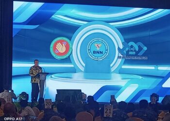 BERI SAMBUTAN: Kepala BNN RI yang diwakili Inspektur Utama BNN RI, Irjen Pol Wahyono memberi sambutan pada Workshop Penggiat P4GN & Launching Bimtek Lifeskill Kawasan Rawan se-Indonesia di Grand Ball Room JW Marriott Medan, Rabu (17/7/2024). (Foto Dok/T77)