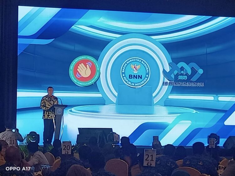 BERI SAMBUTAN: Kepala BNN RI yang diwakili Inspektur Utama BNN RI, Irjen Pol Wahyono memberi sambutan pada Workshop Penggiat P4GN & Launching Bimtek Lifeskill Kawasan Rawan se-Indonesia di Grand Ball Room JW Marriott Medan, Rabu (17/7/2024). (Foto Dok/T77)