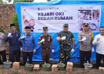 Acara peletakan batu pertama bedah rumah kejari OKI di Desa Celikah Kayuagung, Rabu (17/7/2024).