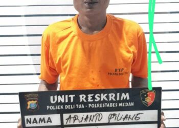 DIAMANKAN: Polsek Delitua mengamankan AP (41) usai beraksi di Jalan Brigjen Zein Hamid Simpang Gang Berlian Sari Kelurahan Kedai Durian Kecamatan Medan Johor pada Selasa (16/7/2024) sekira pukul 14.00 WIB di Polsek Delitua. (Foto Dok/ Polsek Delitua)