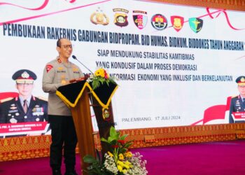 Kapolda Sumsel Irjen A Rachmad Wibowo membuka secara resmi rapat kerja tehnis (rakernis) gabungan beberapa Bidang, diaula lantai 7 Mapolda Sumsel pada Rabu (17/7/2024).