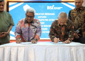 Pemerintah Kabupaten Aceh Utara dan manajemen Bank Syariah Indonesia (BSI) menandatangani Kesepakatan Bersama terkait pemanfaatan jasa dan layanan perbankan. Acara penandatanganan ini berlangsung dengan penuh khidmat, di aula Pendopo Bupati di Lhokseumawe, Rabu malam, 17 Juli 2024, dihadiri oleh sejumlah pejabat penting dari kedua belah pihak.