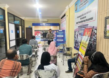 Polres Lhokseumawe hari ini menggelar sosialisasi dan uji coba penerapan BPJS Kesehatan dalam proses pembuatan Surat Izin Mengemudi (SIM). Kegiatan yang berlangsung di ruang Satpas SIM Polres Lhokseumawe, kamis (18/7/2024) pagi.