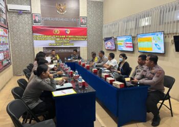 Tim Penilaian Ombudsman Republik Indonesia melakukan kunjungan ke Markas Komando (Mako) Polres Samosir untuk menilai penyelenggaraan pelayanan publik di lingkungan Polres Samosir. Kunjungan ini disambut langsung oleh Kapolres Samosir, AKBP Yogie Hardiman, S.H., S.I.K., M.H. (18/07/2024)