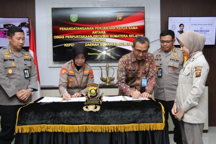 Pemerintah Provinsi Sumsel melalui dinas perpustakaan melaksanakan kerjasama dengan Polda Sumsel, Kamis, (18/7/2024) Pagi. Hadir langsung Kapolda Sumsel Irjen Pol A Rachmad Wibowo, SIK diwakilkan Karo Ops Polda Sumsel Kombes M. Anis Prasetio Santoso didampingi Kasetum Polda Sumsel AKBP Anna Susila, SE menandatangani perjanjian kerja sama dengan Kepala Dinas Perpustakaan Provinsi Sumsel, M. Zaki Aslam, S.IP., M.Si, untuk tahun 2024.