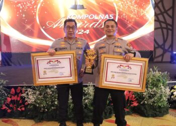 Pemberian penghargaan itu, diserahkan langsung Kapolri Jenderal Pol Listyo Sigit Prabowo kepada Kapolda Kalteng Irjen Pol Drs. Djoko Poerwanto, didampingi Kapolres Mura AKBP Irwansyah S.IK. dalam acara Kompolnas Award 2024, di Hotel Discovery Ancol, Jakarta Utara, Rabu (17/7) malam.