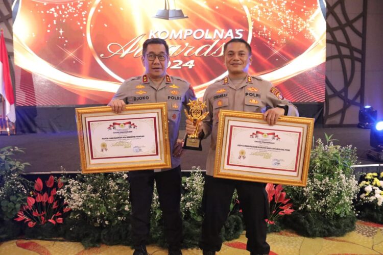 Pemberian penghargaan itu, diserahkan langsung Kapolri Jenderal Pol Listyo Sigit Prabowo kepada Kapolda Kalteng Irjen Pol Drs. Djoko Poerwanto, didampingi Kapolres Mura AKBP Irwansyah S.IK. dalam acara Kompolnas Award 2024, di Hotel Discovery Ancol, Jakarta Utara, Rabu (17/7) malam.