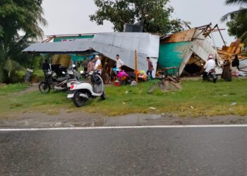 Sejumlah 173 bangunan dilaporkan rusak pada peristiwa hujan deras disertai angin kencang yang terjadi kemarin di kawasan Kecamatan Tanah Luas, Aceh Utara, Kamis sore (18/7/2024), data ini dihimpun pihak kepolisian dari 23 Desa di Kecamatan Tanah Luas.