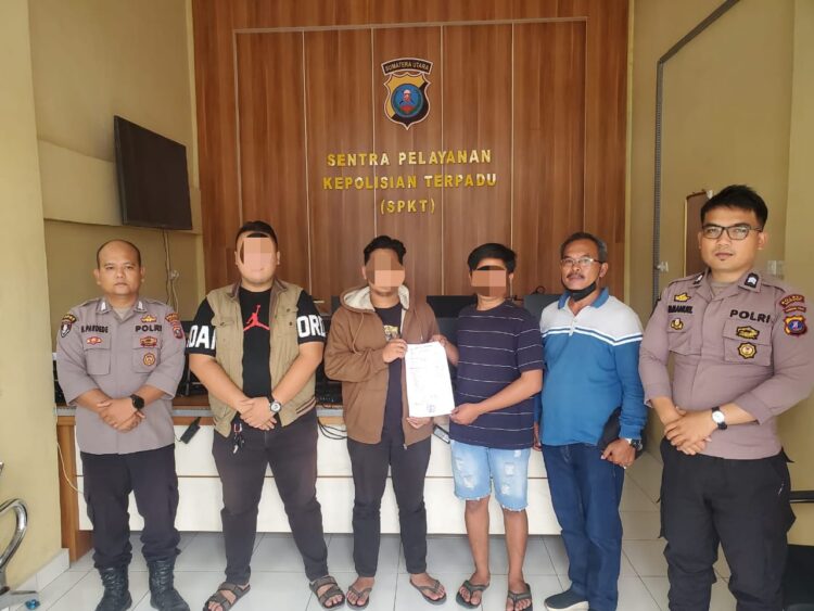 SPKT Polres Samosir berhasil memediasi dugaan tindak pidana penganiayaan yang terjadi antara dua pria dewasa di salah satu lokasi hiburan malam di Kecamatan Pangururan, Kabupaten Samosir. Jumat (19/07/2024).