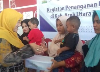 bantuan 750 paket ikan segar, atau sebanyak 7,5 ton, kepada keluarga yang mempunyai anak stunting dan ibu hamil. Penyerahan bantuan tersebut berlangsung di aula Kecamatan Dewantara, Kamis, 18 Juli 2024, merupakan bagian kegiatan penanganan inflasi dan penurunan angka stunting. Kegiatan diinisiasi oleh Dinas Kelautan dan Perikanan Provinsi Aceh.