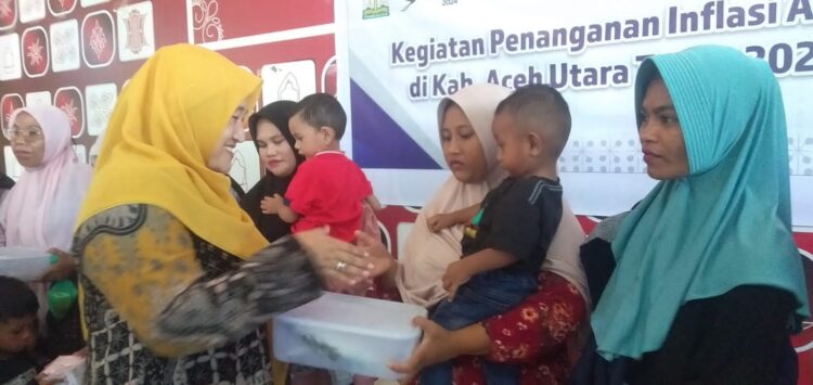 bantuan 750 paket ikan segar, atau sebanyak 7,5 ton, kepada keluarga yang mempunyai anak stunting dan ibu hamil. Penyerahan bantuan tersebut berlangsung di aula Kecamatan Dewantara, Kamis, 18 Juli 2024, merupakan bagian kegiatan penanganan inflasi dan penurunan angka stunting. Kegiatan diinisiasi oleh Dinas Kelautan dan Perikanan Provinsi Aceh.