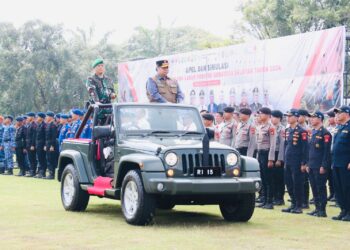 Menteri Koordinasi (Menko) Perekonomian Republik Indonesia Dr (HC) Ir Airlangga Hartarto MBA MMT memimpin apel dan simulasi penanganan kebakaran hutan dan lahan (karhutla) Provinsi Sumatera Selatan tahun 2024.