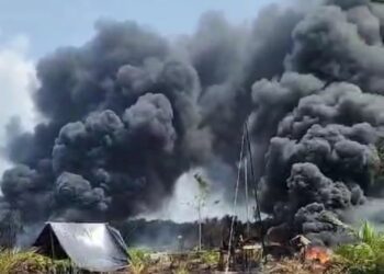 Terbakarnya kembali sumur minyak ilegal yang berlokasi diareal rawa Sungai Dawas Parung Dusun V Desa Srigunung Kecamatan Sungai Lilin Kabupaten Musi Banyuasin pada Minggu (21/7/2024), diduga akibat adanya unsur kesengajaan dengan cara membuka valve penutup sumur dan merusak pipa aluran minyak ke seller atau bak penampungan sehingga menimbulkan semburan dan tumpahan minyak serta menimbulkan kebakaran.