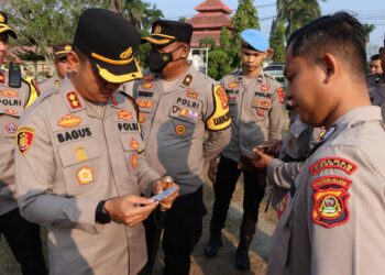 Polres Ogan Ilir menggelar kegiatan Penegakan Ketertiban dan Disiplin (Gaktibplin) yang dipimpin langsung oleh Kapolres Ogan Ilir, AKBP Bagus Suryo Wibowo, S.I.K. Kegiatan ini turut dihadiri oleh Waka Polres Ogan Ilir, Kasipropam, Kanit Provos, Kanit Paminal, serta seluruh personil Sipropam Polres Ogan Ilir, Senin (22/07/2024)