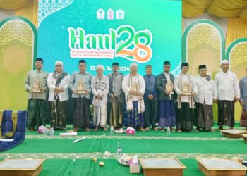 Rangkaian acara memperingati Haul Abu BUDI Lamno, yakni Abu H Ibrahim Ishaq, berlangsung meriah dan khidmat dengan berbagai kegiatan yang diadakan di Dayah Induk pada tanggal 13-14 Juli 2024 bertepatan dengan 7-8 Muharram 1446 H, di desa Jangeut, Indra Jaya, Aceh Jaya.