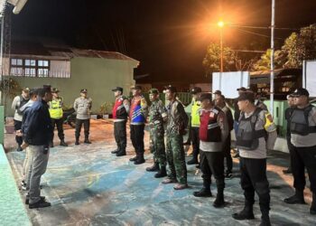 Polsek Bunaken, Polsek Singkil, Polsek Tuminting, Koramil STB, dan Pemerintah Kelurahan Pandu bersinergi melaksanakan Kegiatan Rutin Yang Ditingkatkan (KRYD). Kegiatan ini bertujuan untuk menciptakan kondisi aman dan nyaman bagi warga di wilayah tersebut, Sabtu (20/7/2024).