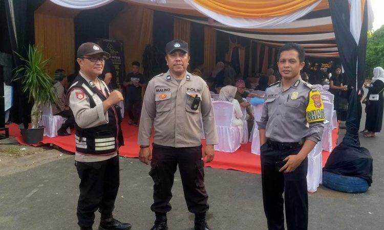 Polsek Tikala melaksanakan pengamanan ketat dalam rangka peresmian Kantor Cabang baru Lahamaru Tour dan Travel yang bertempat di Jalan Raya Tikala, Manado, pada hari Sabtu, 20 Juli 2024.