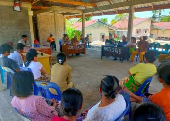 Bhabinkamtibmas Polsek Onanrunggu Brigpol Eko Putra Damanik bersama Babinsa dan Pemerintah Desa Hutarihit Kec. Nainggolan, Kab. Samosir, mengadakan mediasi untuk menyelesaikan permasalahan tersebut. Mediasi dilaksanakan di Kantor Desa Hutarihit. (23/07/2024)
