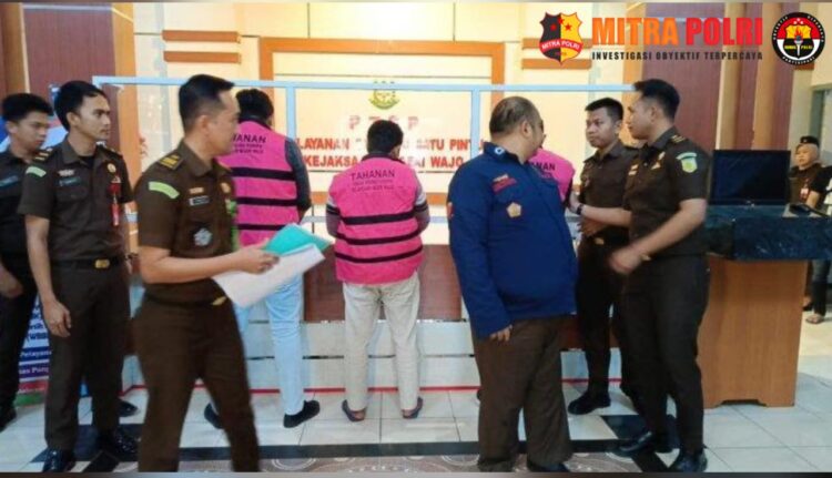 Kejaksaan Negeri Wajo pada hari Selasa 23 Februari 2024 sekitar pukul 17.00 wita bertempat di Kantor Kejaksaan Negeri Wajo, kembali melakukan penetapan tersangka dan penahanan terhadap tiga oknum lelaki dalam kasus tindak pidana korupsi bantuan sosial Bantuan Pangan Non Tunai (BPNT) Tahun 2018 sampai 2021.
