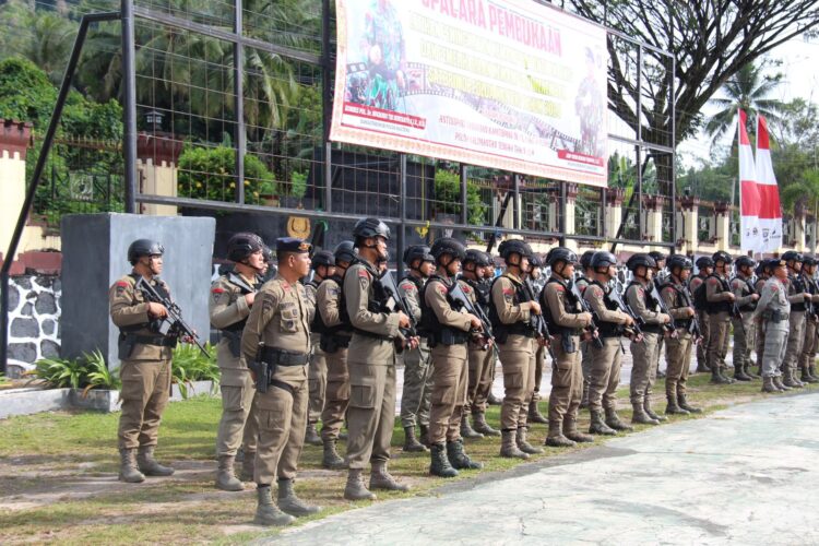 Satuan Brimob (Satbrimob) Polda Kalteng dalam hal ini Batalyon A Pelopor memanfaatkan lahan kosong untuk bercocok tanam komoditi sayuran guna dan Budidaya Ikan Lele dan Gurame guna mewujudkan ketahanan pangan, hal tersebut selain menjadi bentuk kemandirian dari anggota, hasil panen komoditi sayuran dan ternak Ikan pun dimanfaatkan untuk membantu masyarakat. Rabu (24/07/2024) Siang.