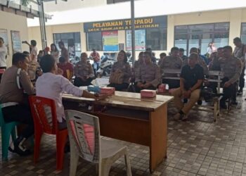 Seksi Hukum Polresta Manado melaksanakan kegiatan penyuluhan hukum Kegiatan ini bertujuan untuk meningkatkan pemahaman mengenai Perkap No 12 Tahun 2014 tentang Mekanisme Pembuatan dan Penyimpanan Produk Hukum MoU dan PKS, serta Perpol 6 Tahun 2024 tentang Pendapat dan Saran Hukum, Rabu (24/7/2024).