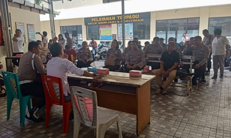 Seksi Hukum Polresta Manado melaksanakan kegiatan penyuluhan hukum Kegiatan ini bertujuan untuk meningkatkan pemahaman mengenai Perkap No 12 Tahun 2014 tentang Mekanisme Pembuatan dan Penyimpanan Produk Hukum MoU dan PKS, serta Perpol 6 Tahun 2024 tentang Pendapat dan Saran Hukum, Rabu (24/7/2024).