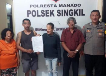Bhabinkamtibmas Polsek Singkil, Bripka Jefta B. Pandeiroot, kembali menunjukkan dedikasinya dalam menjaga keamanan dan ketertiban di wilayahnya dengan menyelesaikan sebuah kasus penganiayaan melalui pendekatan problem solving. Kasus tersebut melibatkan dua warga Kelurahan Ternate Tanjung yang terlibat dalam konflik fisik akibat perselisihan pribadi, Rabu (24/7/2024).